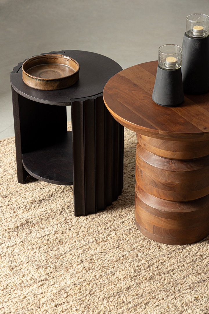Mesa de noche Orissa de madera de mango negra